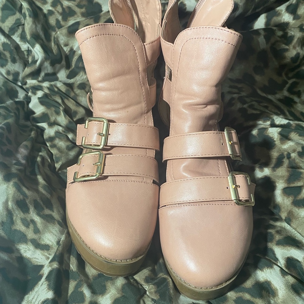 Shoes - Picture 2 of 4